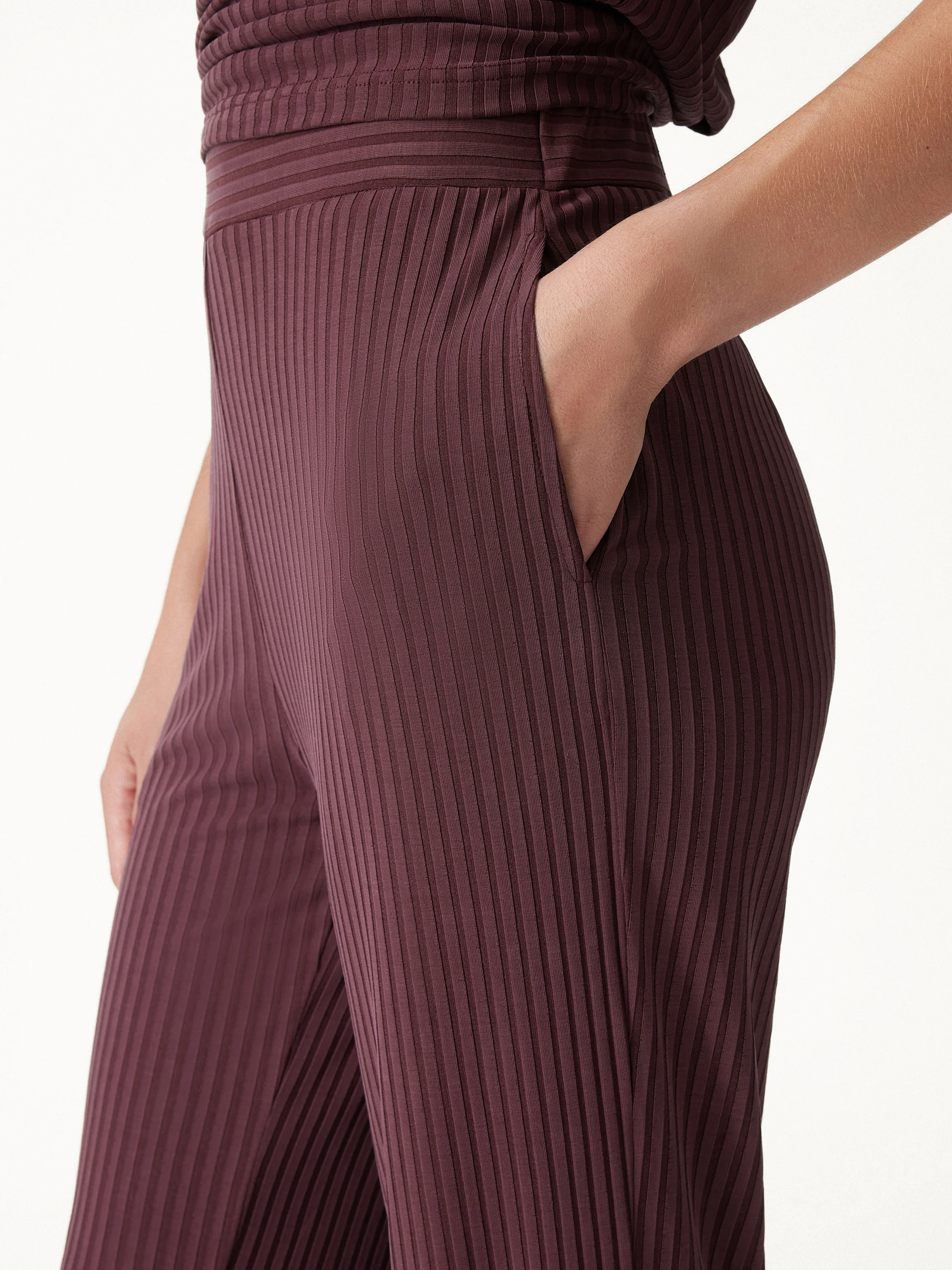 2Pcs Set Wrinkle-Free Cap Sleeve Top & Mid-Rise Cropped Pants - Image 6