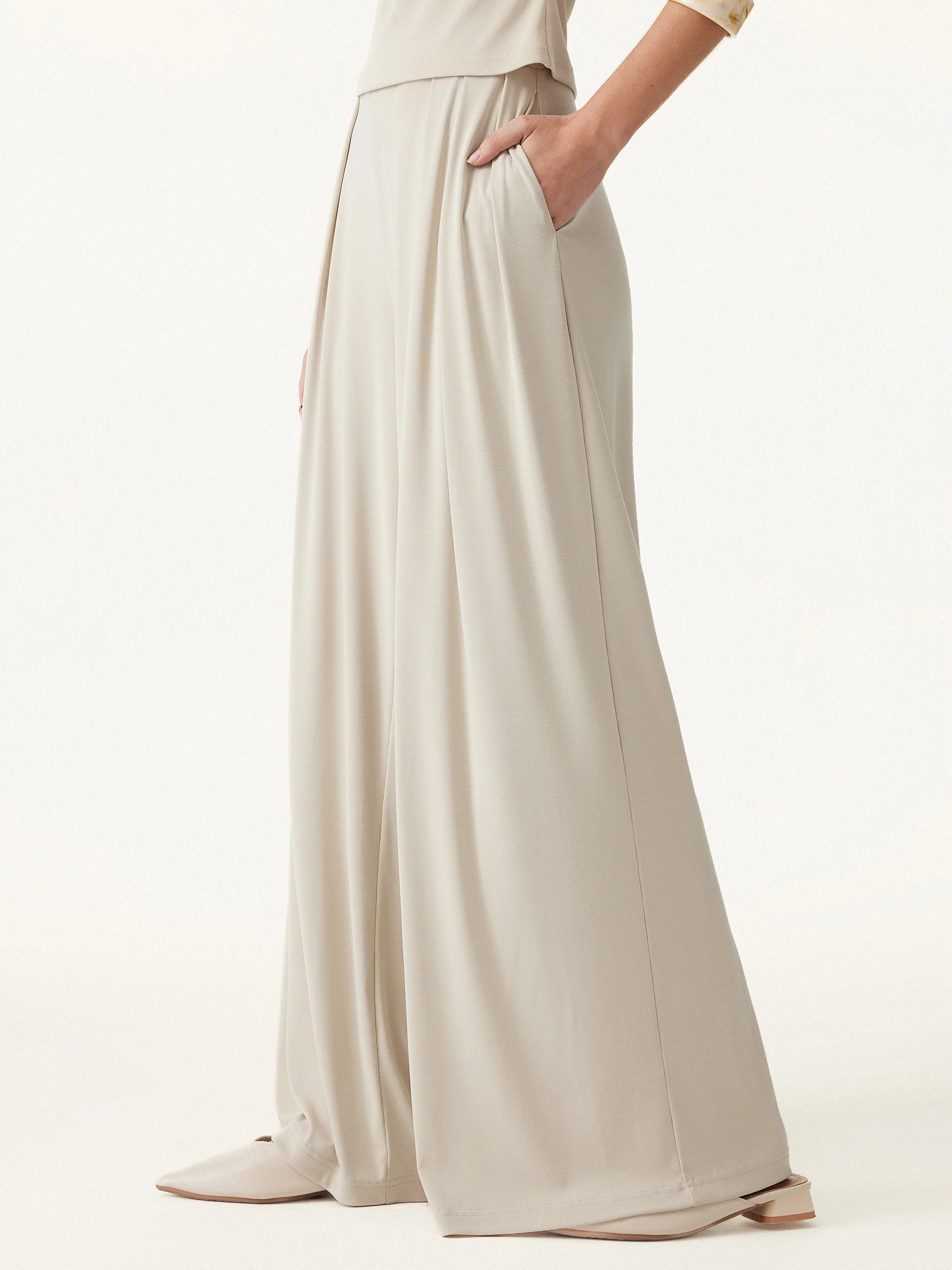 Sandwashed Mid Rise Pleated Wide Leg Palazzo Pant with Pockets - Image 3