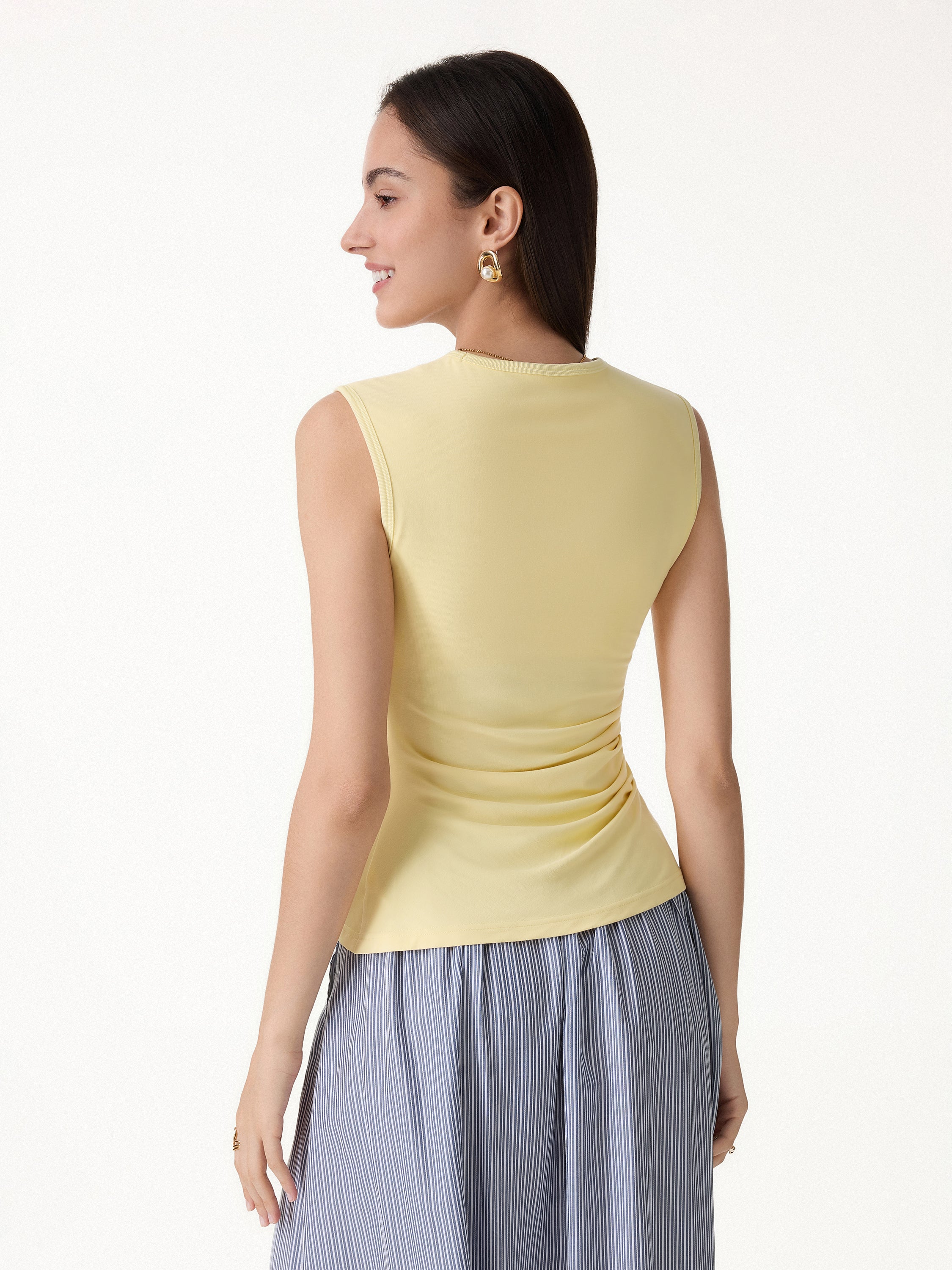 U-Neck Tucked Sleeveless Bra Top - Image 4